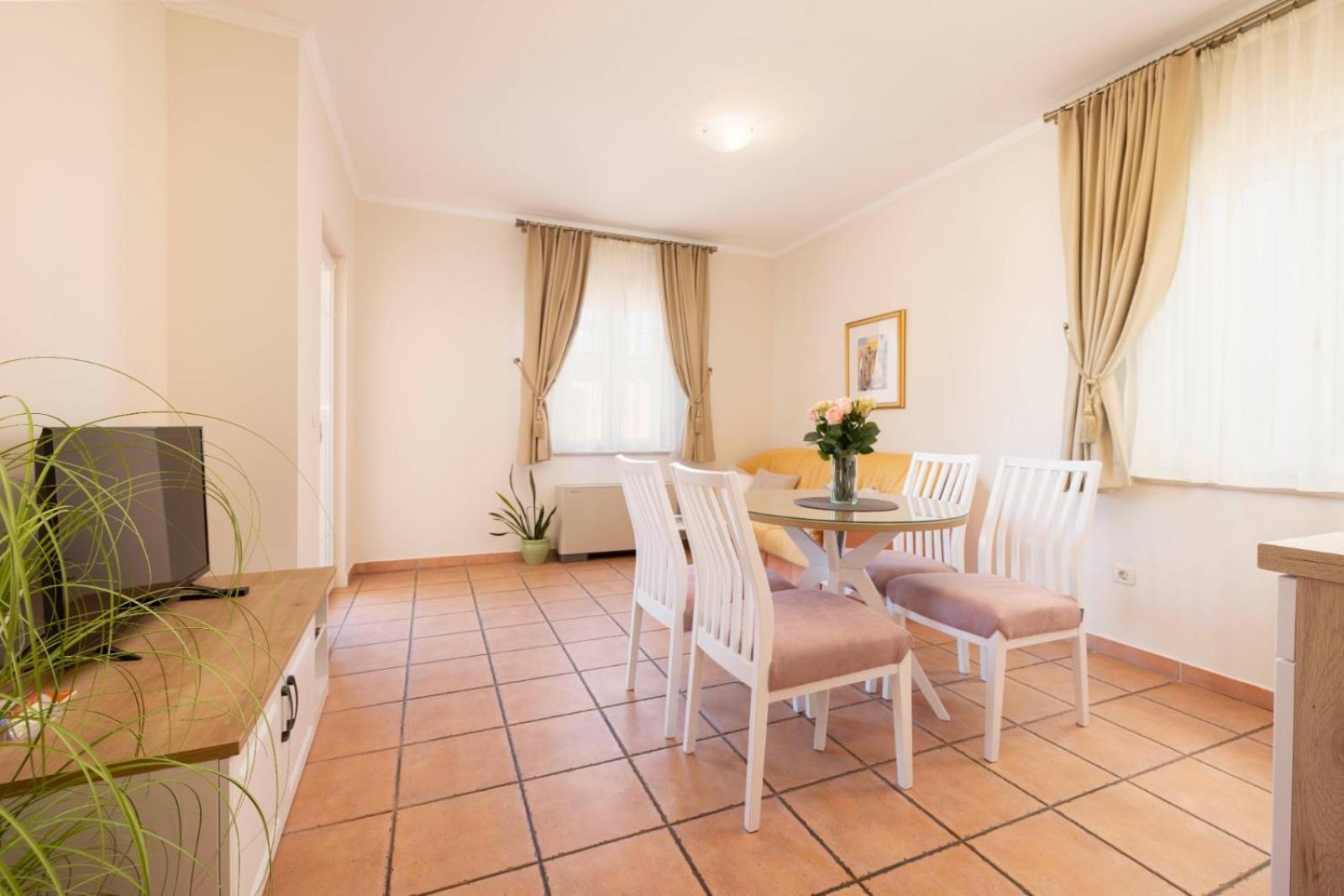 Aparthotel Villa Mozart Podgora Eksteriør bilde