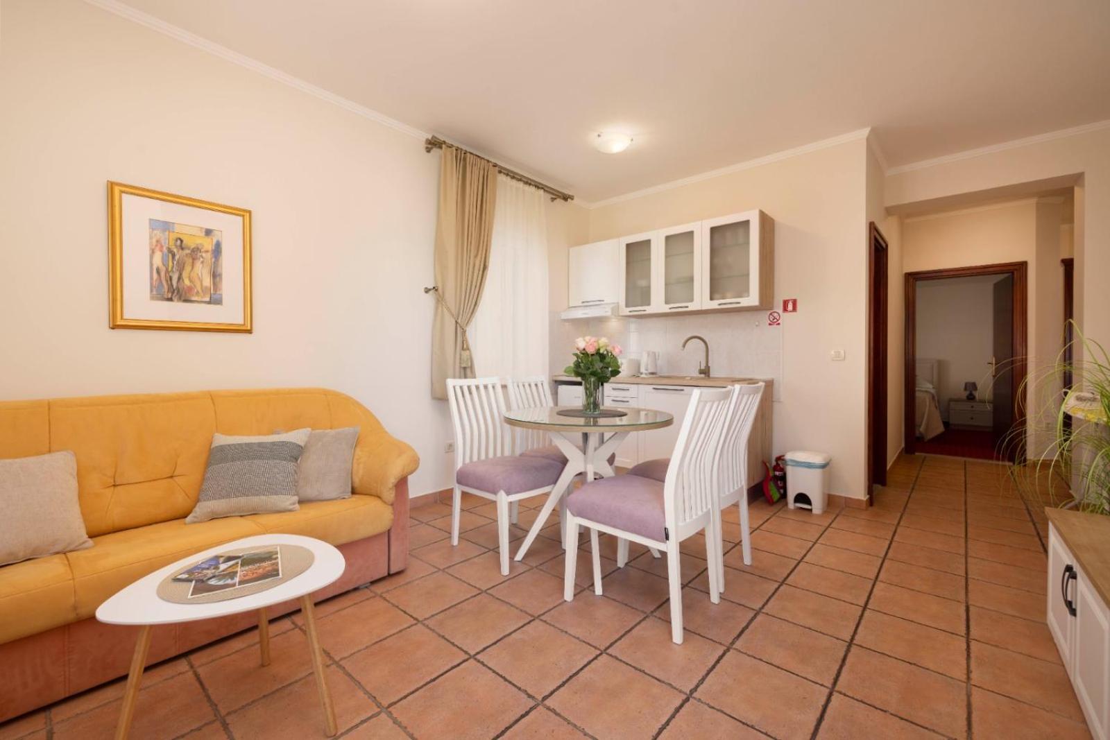 Aparthotel Villa Mozart Podgora Eksteriør bilde