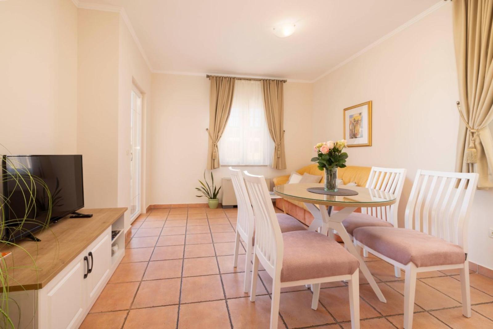 Aparthotel Villa Mozart Podgora Eksteriør bilde